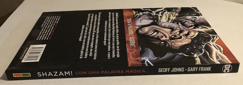 Shazam! Com uma palavra mágica - Panini 2019 - Imagem 3